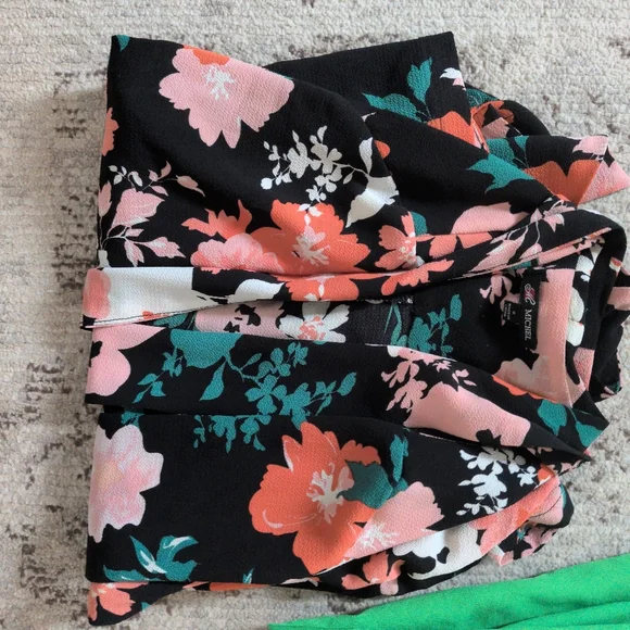 Bundle Of 3 Spring Tops! - Picture 4 of 4